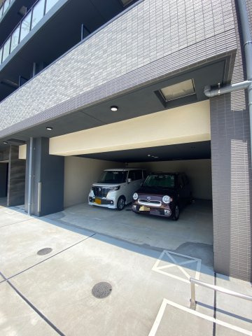 LIVIAZ KOBE CRESTの駐車場