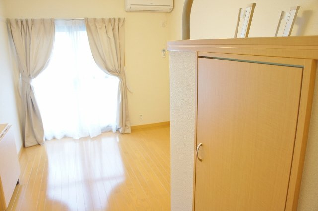 レオパレスボヌールの居間・リビング|こちらの居間で趣味の時間をお楽しみください