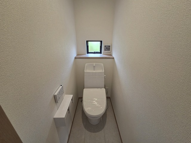 小牧市大字本庄　新築戸建のトイレ|2階のトイレです