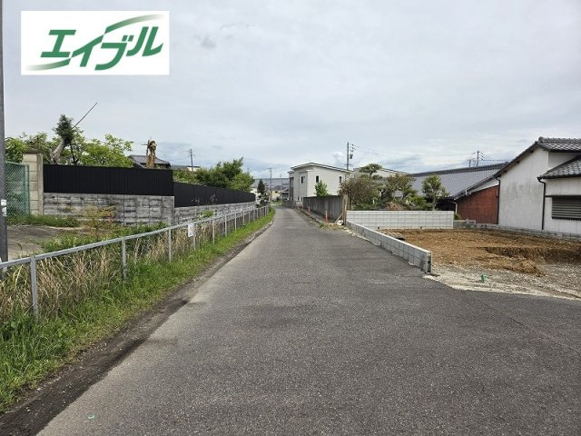 小牧市大字本庄　新築戸建の前面道路含む現地写真