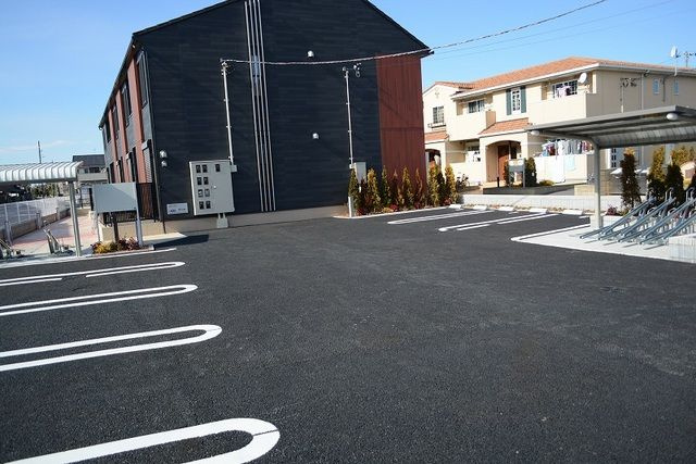 セカンドインプレスの駐車場