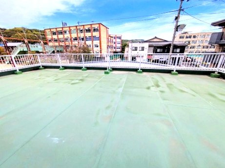 耳鼻咽喉科医院　跡のバルコニー