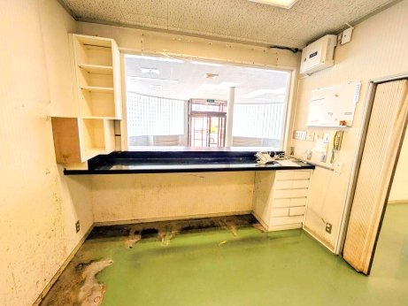 耳鼻咽喉科医院　跡の内装