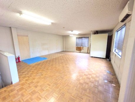 耳鼻咽喉科医院　跡の内装