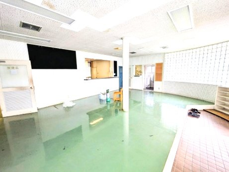耳鼻咽喉科医院　跡の内装