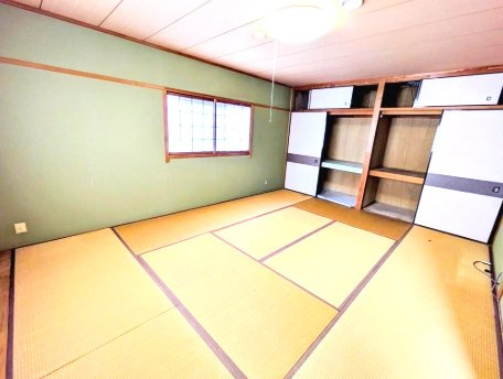 耳鼻咽喉科医院　跡の内装