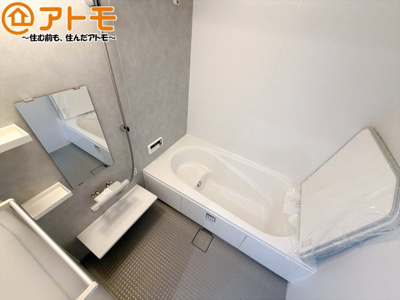 【浴室】 | 清水区三保松原町22期　新築戸建　1号棟 | 浴室は落ち着いた色のパネルでゆったりと過ごせる空間です。お風呂で一日の疲れを癒しましょう♪