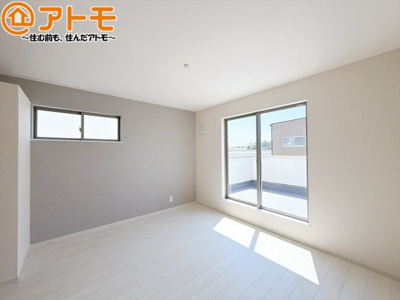 【寝室】 | 清水区三保松原町22期　新築戸建　1号棟 | アクセントクロスが印象的なお部屋です。お気に入りの家具に囲まれてゆったり過ごしたいですね♪