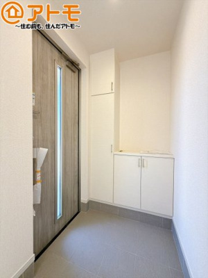 【玄関】 | 清水区三保松原町22期　新築戸建　1号棟 | 玄関は収納付きで使い勝手良好♪見た目もすっきり♪