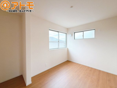 【子供部屋】 | 清水区三保松原町22期　新築戸建　3号棟 | 壁と床がシンプルな色合いだからこそ自分だけの空間を作れます♪お部屋作りのイメージは順調でしょうか♪