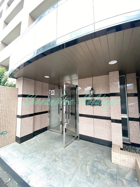 藤沢市湘南台２丁目の賃貸マンションのエントランス