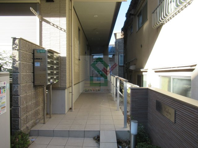 ヒルズ貫井のエントランス