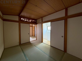 子供部屋…創造性や成長を促す遊びの空間を提供。学習や趣味に集中できる環境を整えます。個別のプライベートスペースは自己表現と自立心を育み、心地よい睡眠環境を整えリラックスできる場所を提供。