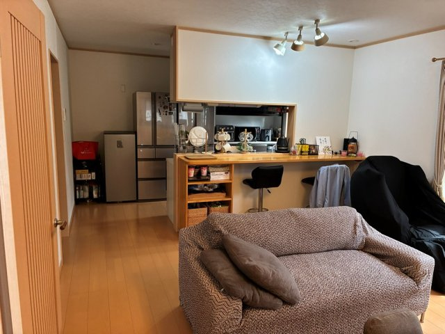 敦賀市岡山中古住宅の居間・リビング
