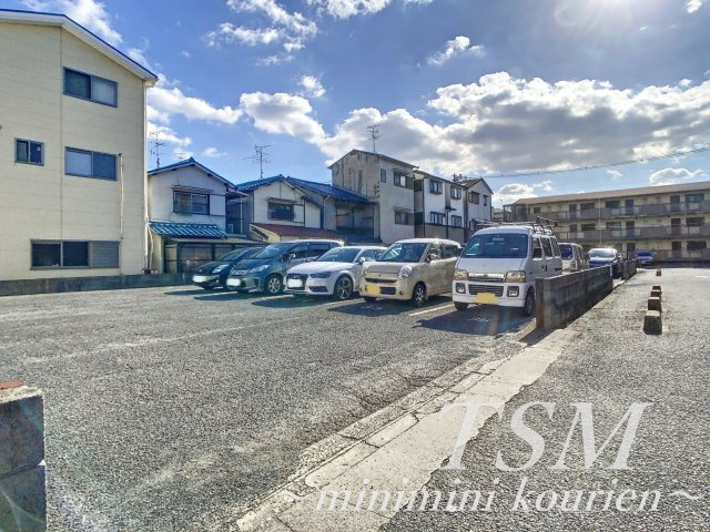 サンファーストウエダの駐車場|目の前に駐車場があります