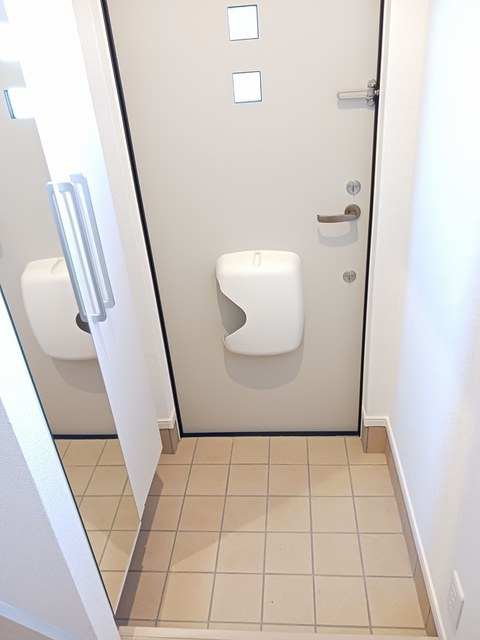 パークサイド針崎　弐番館の玄関