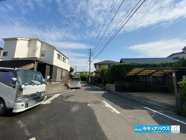 【同施工物件ご案内可能】東海市荒尾町奥曽山　全2棟の前面道路含む現地写真|事前予約にて現地ご見学いただけます！お気軽にお問い合わせください♪
■株式会社　セキュアハウス■
住宅ローンに強く、知識、経験豊富なスタッフ在籍
お客様に寄り添い、ご成約後もサポート致します。