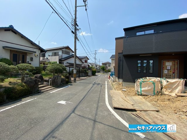 【今からご案内可能】東海市荒尾町奥曽山　全2棟の前面道路含む現地写真|事前予約にて現地ご見学いただけます！お気軽にお問い合わせください♪
■株式会社　セキュアハウス■
住宅ローンに強く、知識、経験豊富なスタッフ在籍
お客様に寄り添い、ご成約後もサポート致します。