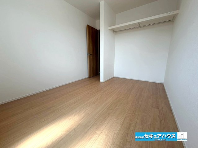 【本日ご案内可能】東海市荒尾町奥曽山　全2棟の洋室|【洋室イメージ】
◆家族一人ひとりの大切なプライベート空間。趣味に合わせて使って頂けるようシンプルに仕上げてあります。暮らし心地を大きく左右する収納を、適材適所に配置し使い勝手を考慮しました。　