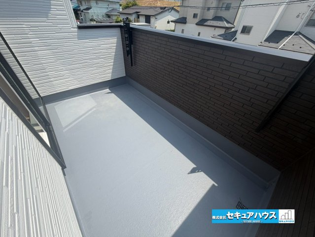 【本日ご案内可能】東海市荒尾町奥曽山　全2棟のバルコニー|【バルコニー】
◆見晴らしもよく、太陽の温かな温もりをめいっぱい受け止めてくれます。
太陽の光と爽やかな風を受けたお洗濯物はあっという間に乾き、取りこむ時には太陽の匂いを感じられそうですね。　
