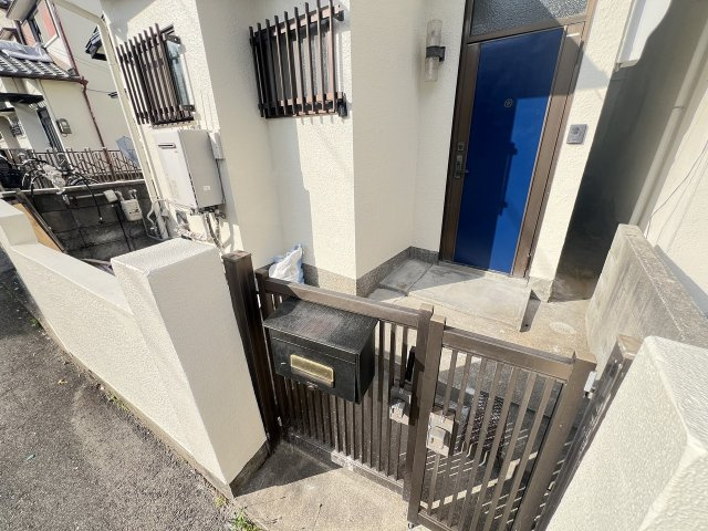 新田3丁目貸家のエントランス