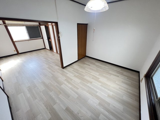 新田3丁目貸家の居間・リビング