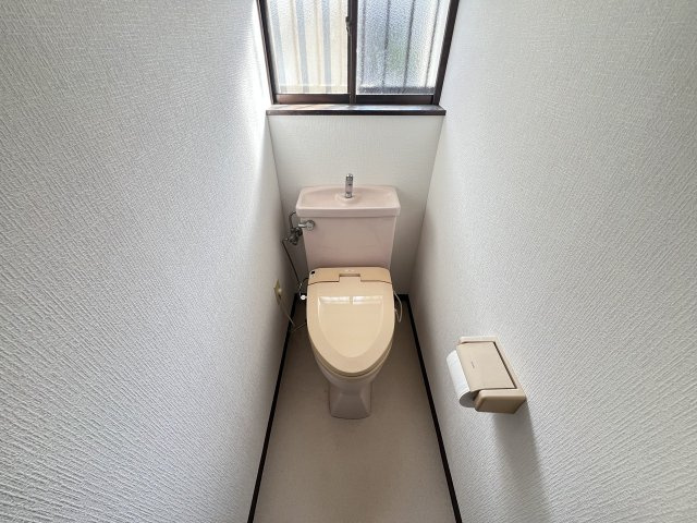 新田3丁目貸家のトイレ