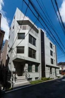【外観】 | 鉄筋コンクリート造のがっちりとした建物。