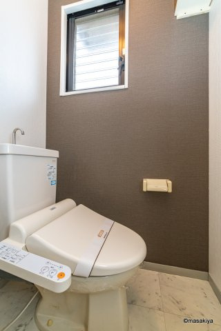 サン・ドエルのトイレ|室内の写真は同じ建物内の別のお部屋のものです。