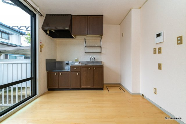 サン・ドエルのキッチン|室内の写真は同じ建物内の別のお部屋のものです。