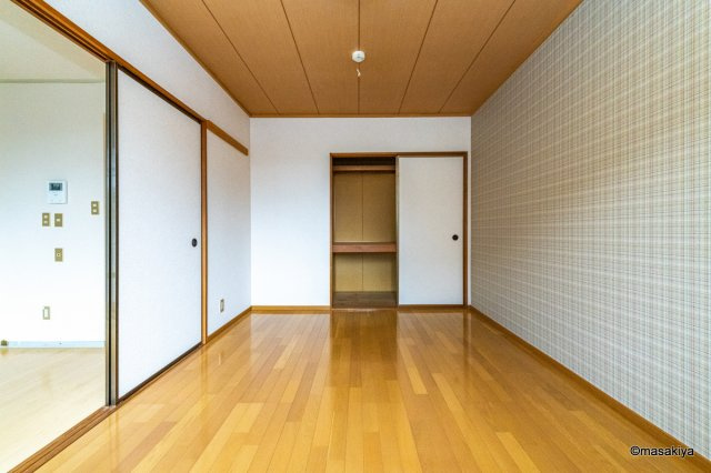 サン・ドエルの居間・リビング|室内の写真は同じ建物内の別のお部屋のものです。
