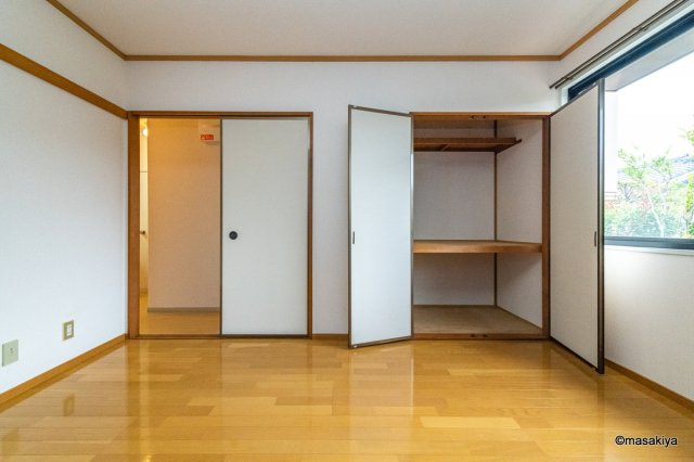 サン・ドエルの居間・リビング|室内の写真は同じ建物内の別のお部屋のものです。
