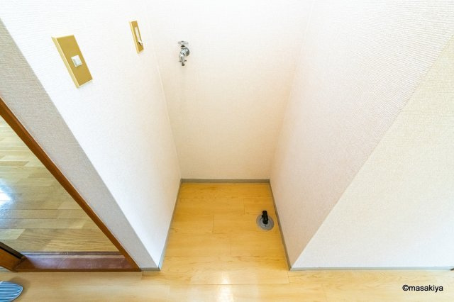 サン・ドエルの洗面所|室内の写真は同じ建物内の別のお部屋のものです。