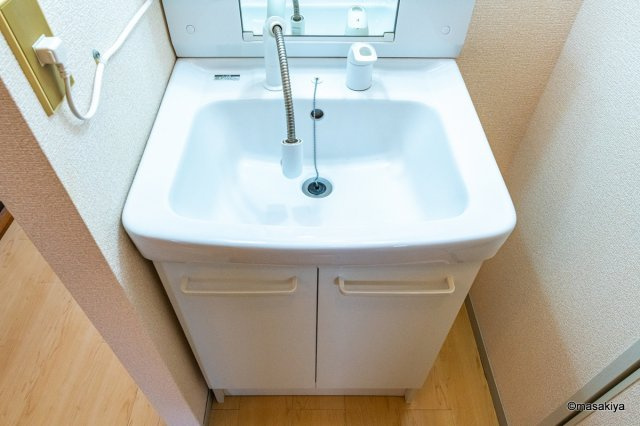 サン・ドエルの洗面所|室内の写真は同じ建物内の別のお部屋のものです。