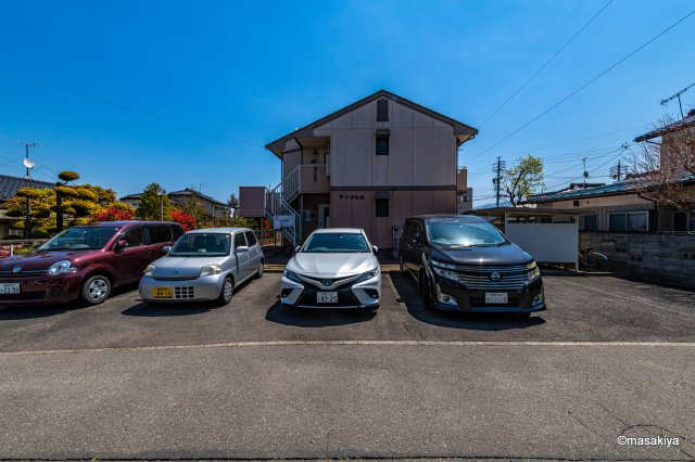 サン・ドエルの駐車場|室内の写真は同じ建物内の別のお部屋のものです。