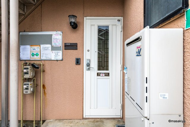 サン・ドエルのエントランス|室内の写真は同じ建物内の別のお部屋のものです。