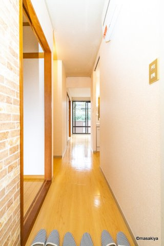 サン・ドエルの玄関|室内の写真は同じ建物内の別のお部屋のものです。