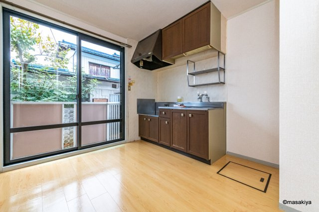 サン・ドエルのキッチン|室内の写真は同じ建物内の別のお部屋のものです。
