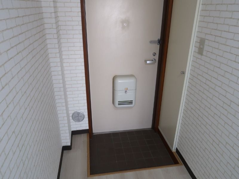 シャトル日新の玄関