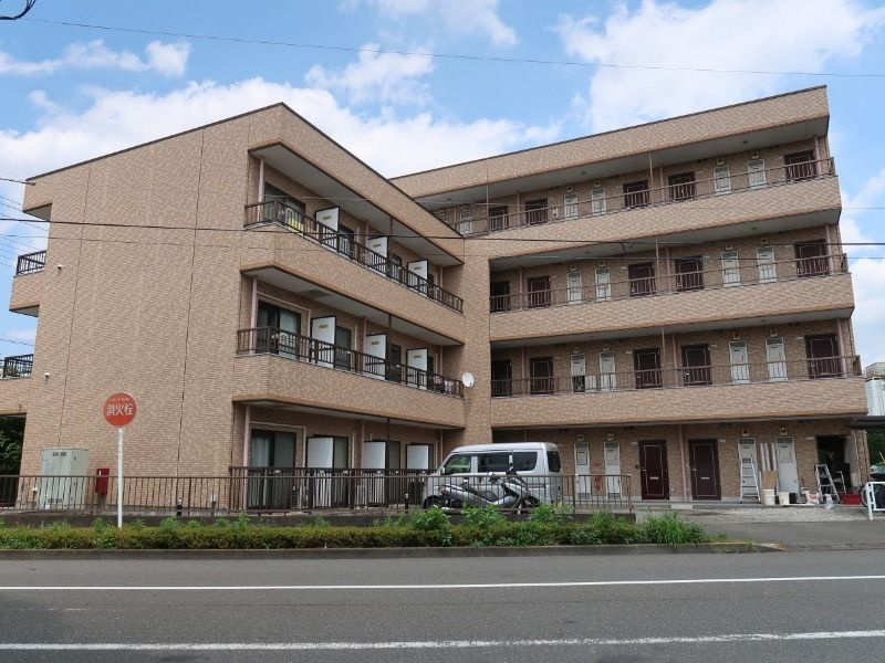 シャトル日新の外観