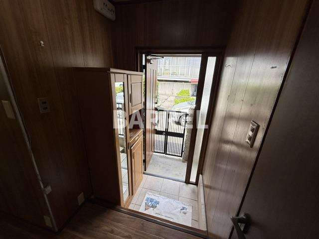 新稲6丁目貸家の玄関