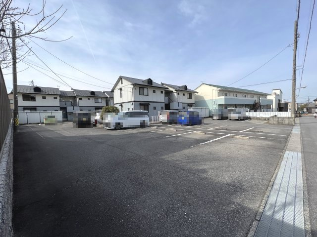 碧南市三度山町３丁目のアパートの駐車場