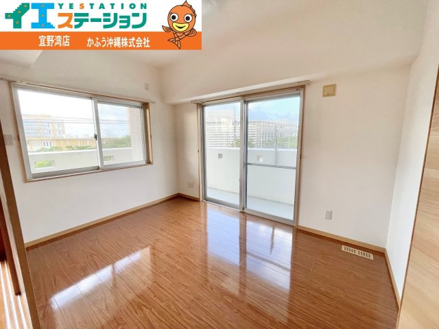 アベニールマンション宜野湾の洋室