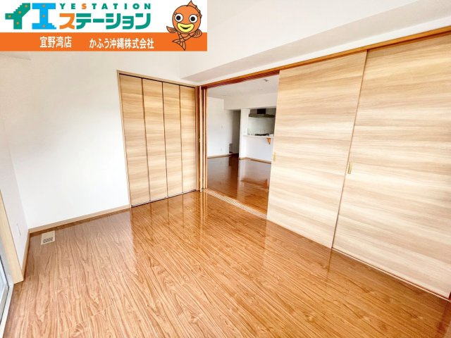 アベニールマンション宜野湾の洋室