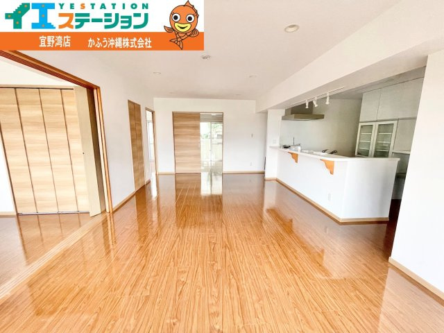 アベニールマンション宜野湾の居間・リビング