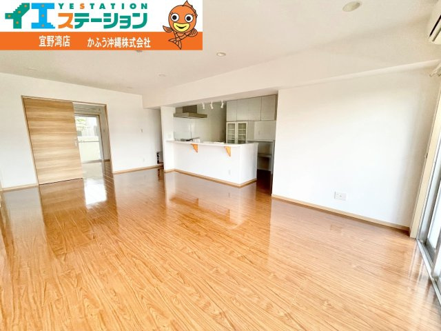 アベニールマンション宜野湾の居間・リビング