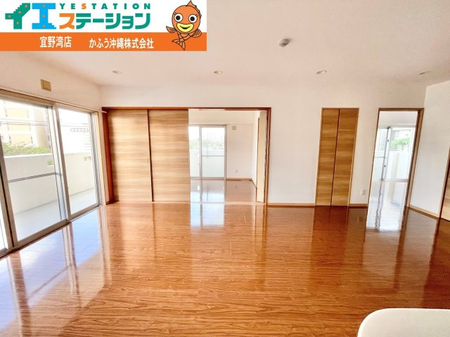 アベニールマンション宜野湾の居間・リビング