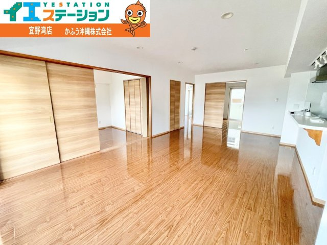 アベニールマンション宜野湾の居間・リビング