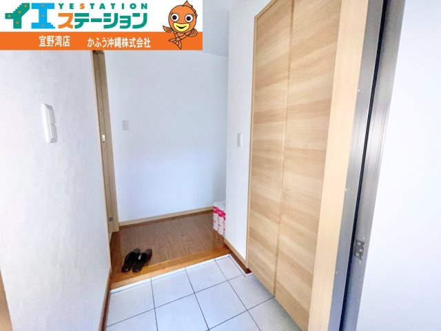 アベニールマンション宜野湾の玄関