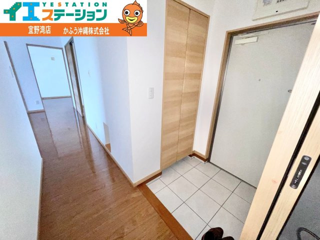 アベニールマンション宜野湾の玄関